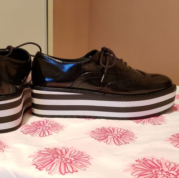 Aldo Wadolia Black+White Patent Platform Sneakers - Picture 6 of 8